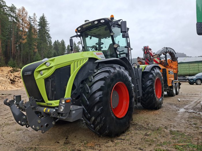 Claas Xerion 4000 and Doppstadt Hacker 812Q - Image 1